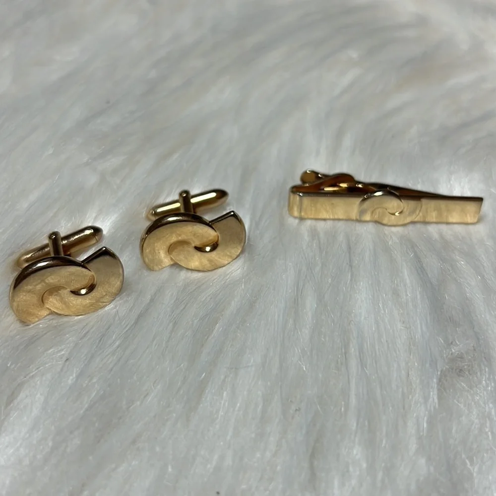 Vintage Swank Gold Tone Retro Tie Clip and Matching Cuff links